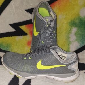 Nike Crosstrainers Size 10 EUR 42 Gray and lime green